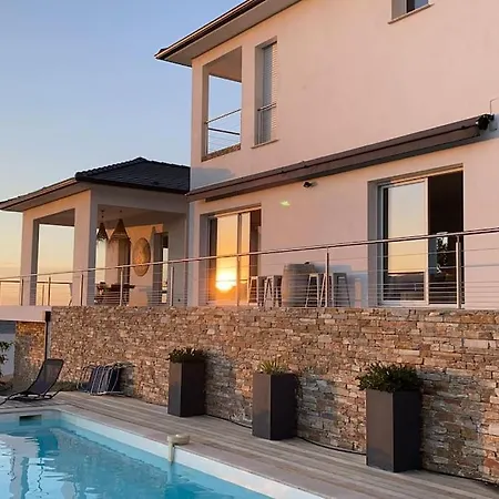De Charme A Louer En Corse, Piscine Chauffee Vila *