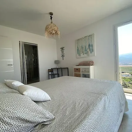 Villa De Charme A Louer En Corse, Piscine Chauffee